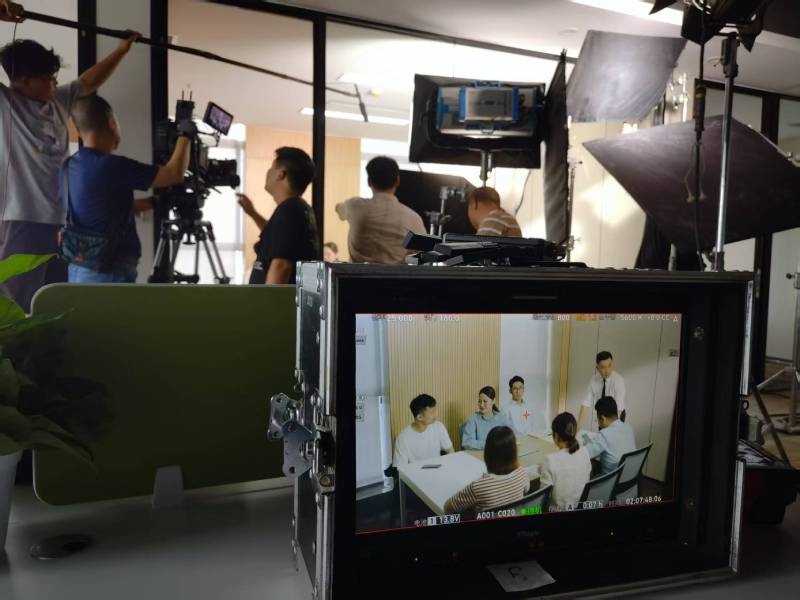 琼中TVC拍摄公司：科技产品视觉化大师，诠释未来感与功能美学